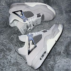 Women’s Air Jordan 4 Retro